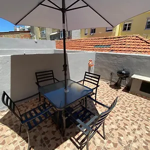 https://rosa-surf-shelter.hotels-lisbon-portugal.com