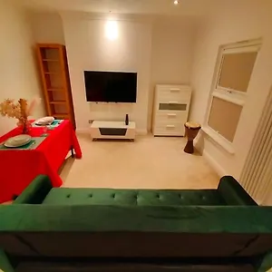 Fully-equipped Flat In The Of London